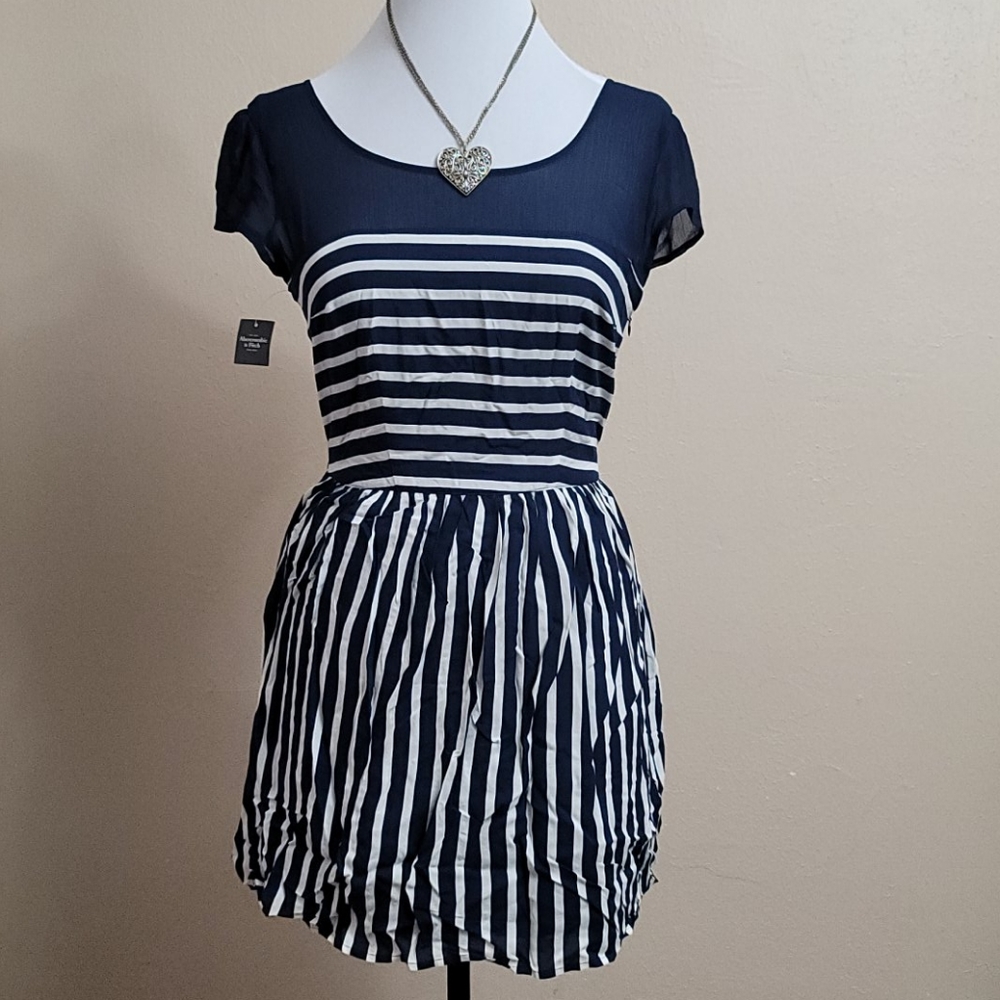 NWT Abercrombie & Fitch Dress - Picture 2 of 9